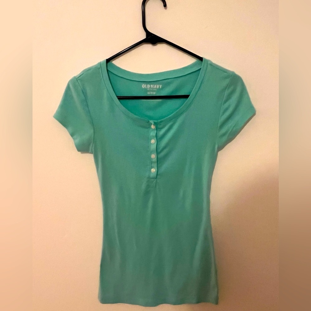 OLD NAVY Scoop Neck Short Sleeve Button Tee